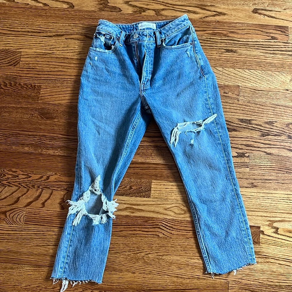 Abercrombie 25 short curve love ripped jeans